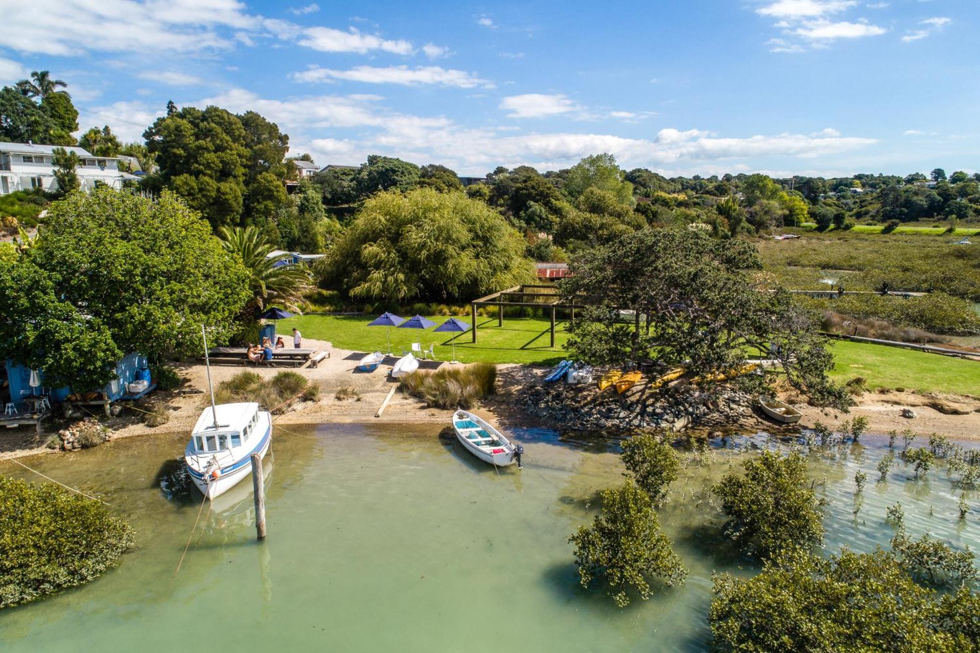 Boatsheds On The Bay, Waiheke Island Apartment Ostend Luaran gambar